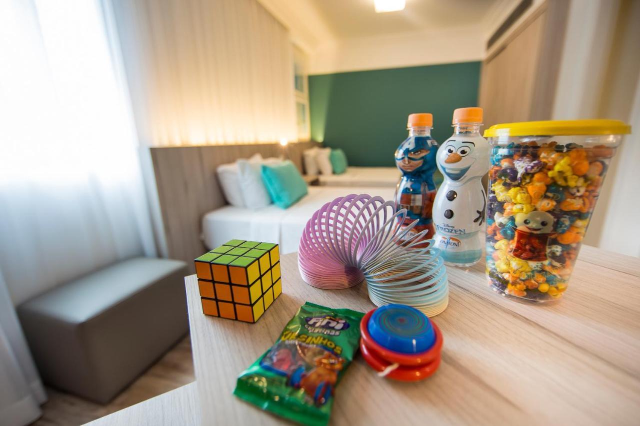 فندق Radisson Oscar Freire ساو باولو المظهر الخارجي الصورة A selection of fidget toys