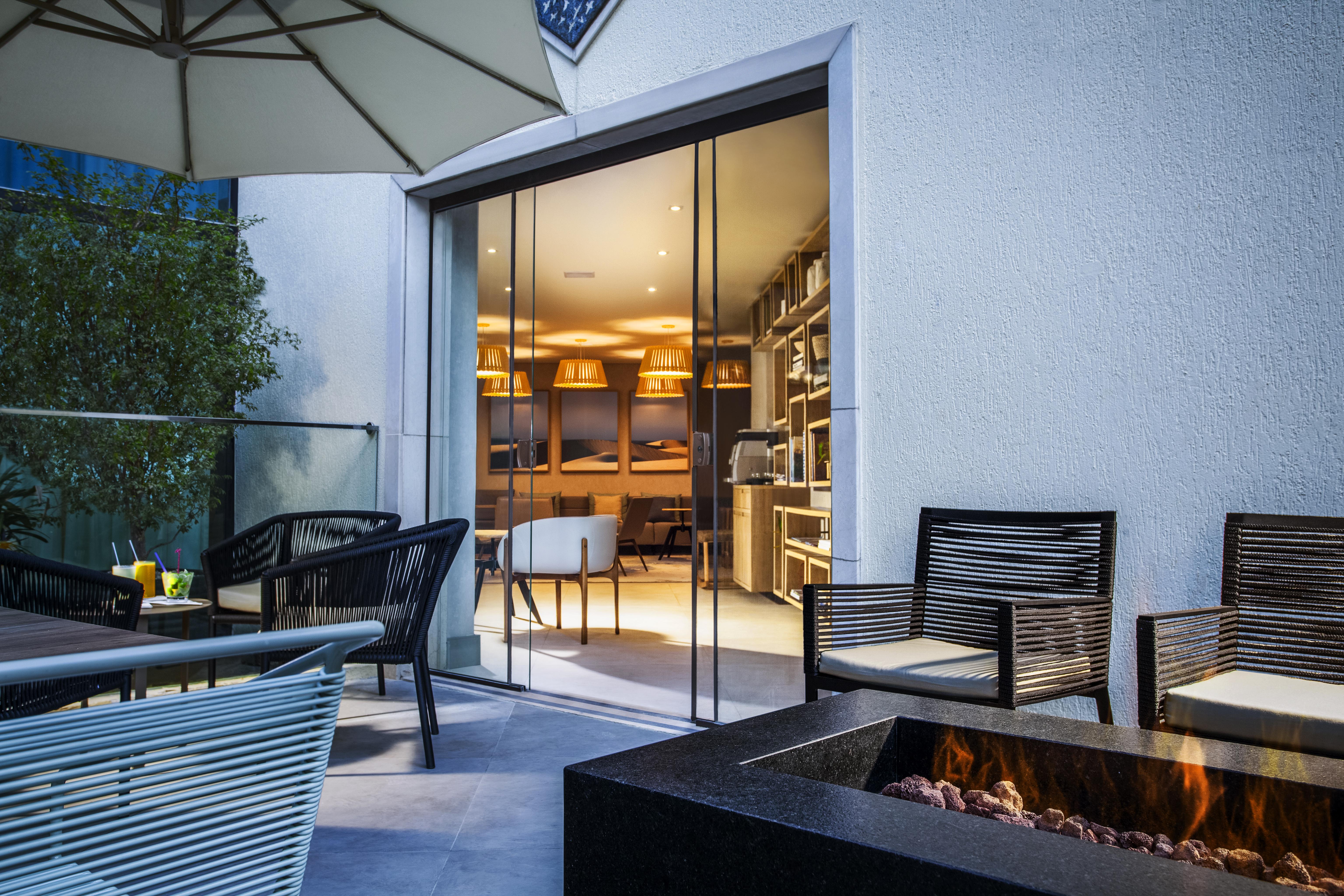 فندق Radisson Oscar Freire ساو باولو المظهر الخارجي الصورة The Terrace at The Hari
