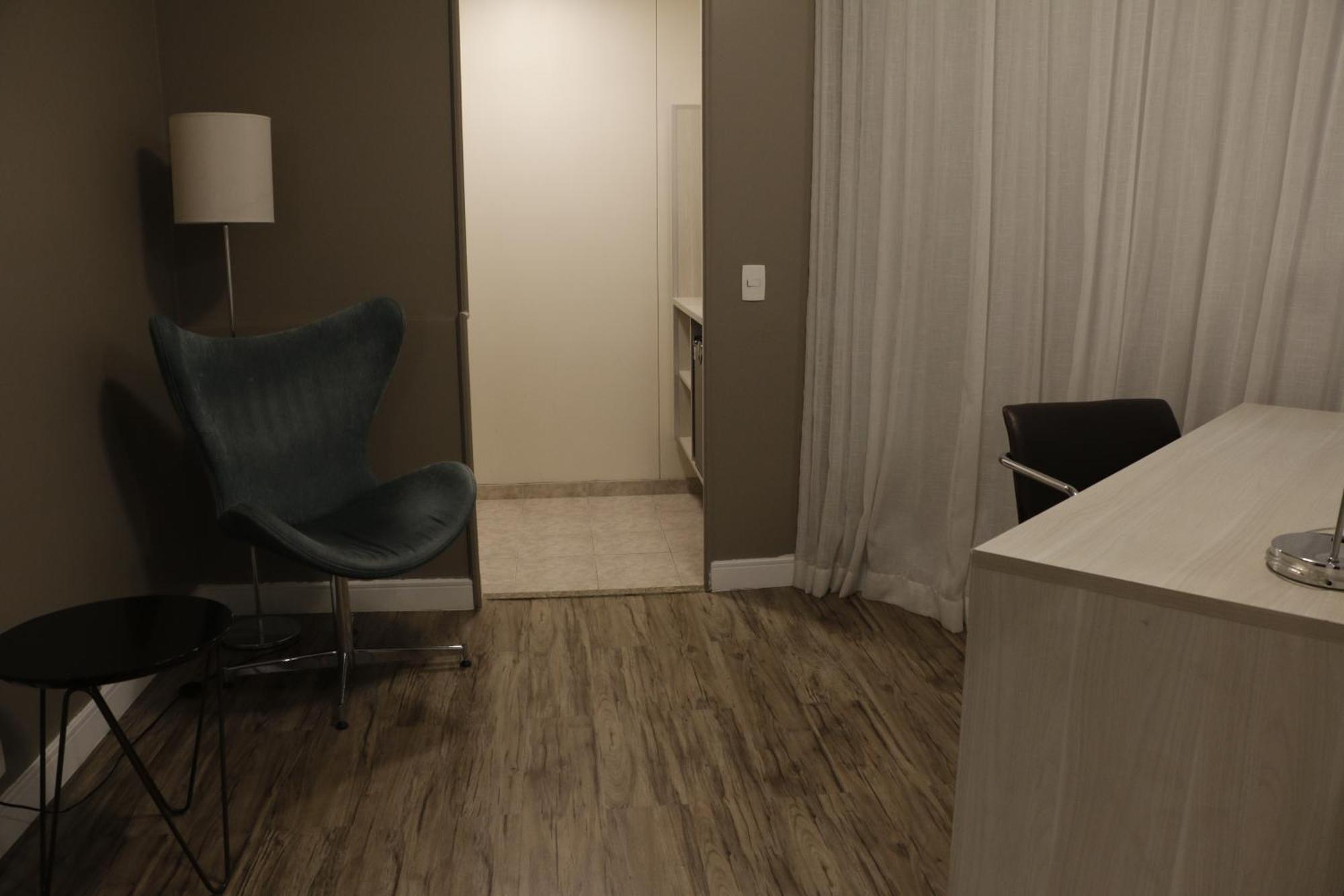 فندق Radisson Oscar Freire ساو باولو المظهر الخارجي الصورة A room with a vinyl floor