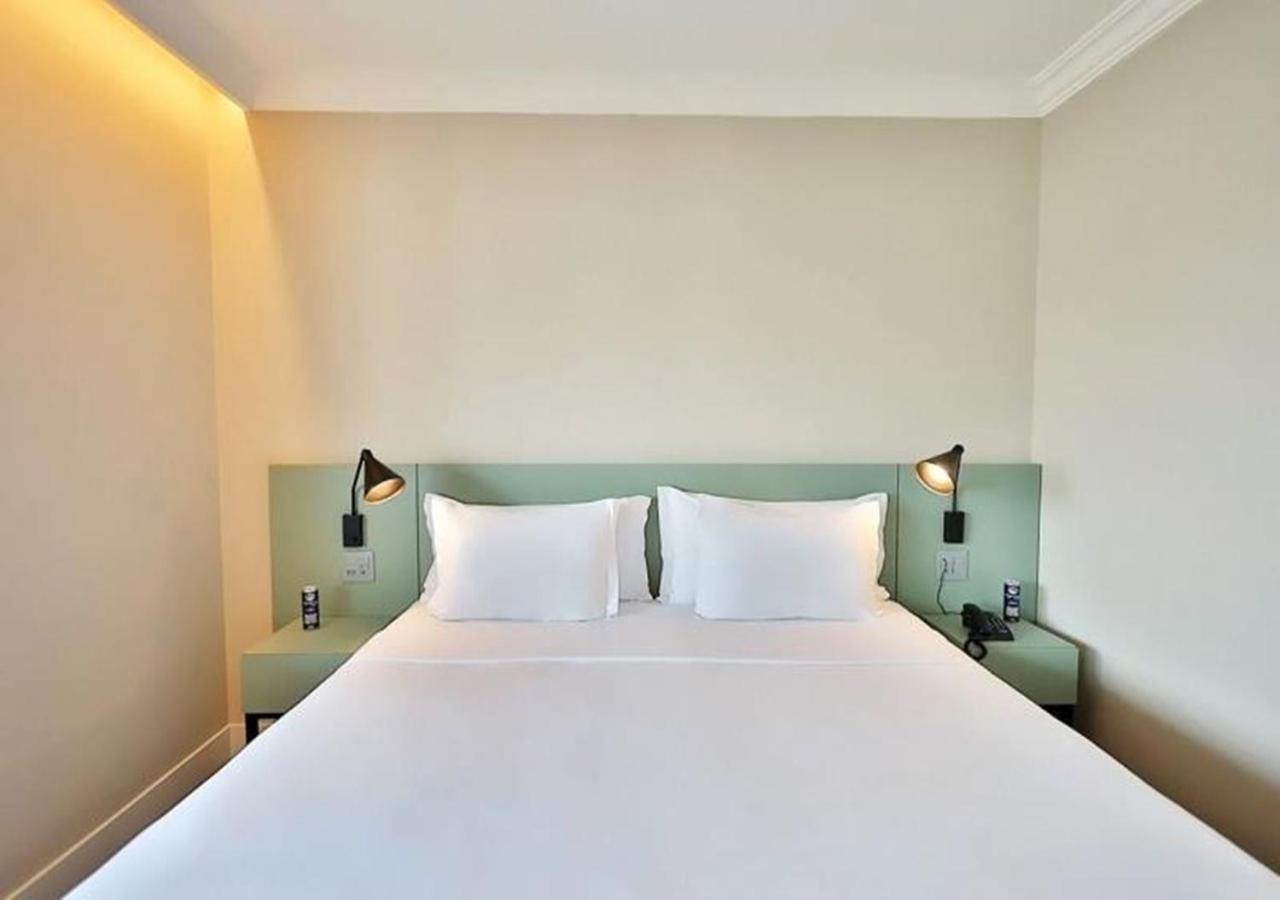 فندق Radisson Oscar Freire ساو باولو المظهر الخارجي الصورة A bedroom at the hotel